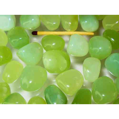 Jade grøn poleret lykkesten